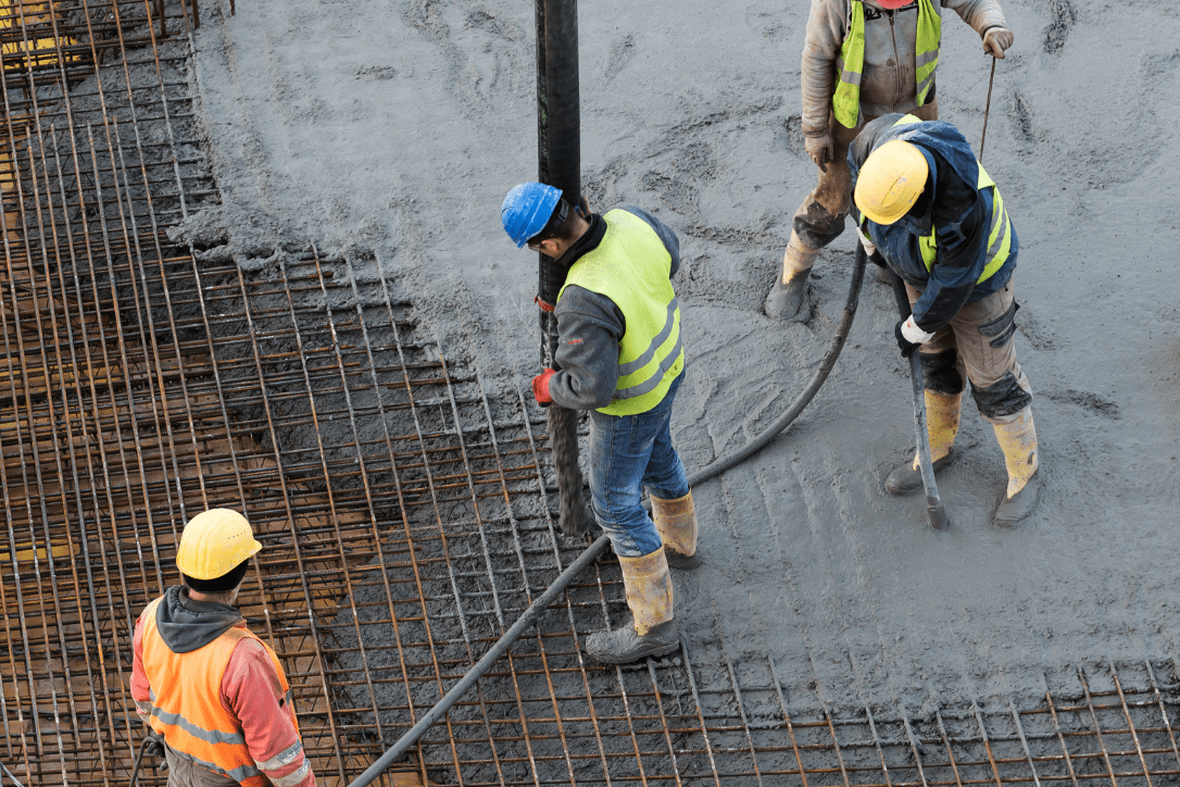 Constructeur en béton armé coulage du béton - La Construction
