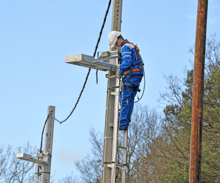 monteur de réseaux électriques entretien — La Construction